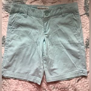 🍉Aeropostale Bermuda stretch shorts, light blue, angled pockets in front 3/4 EUC